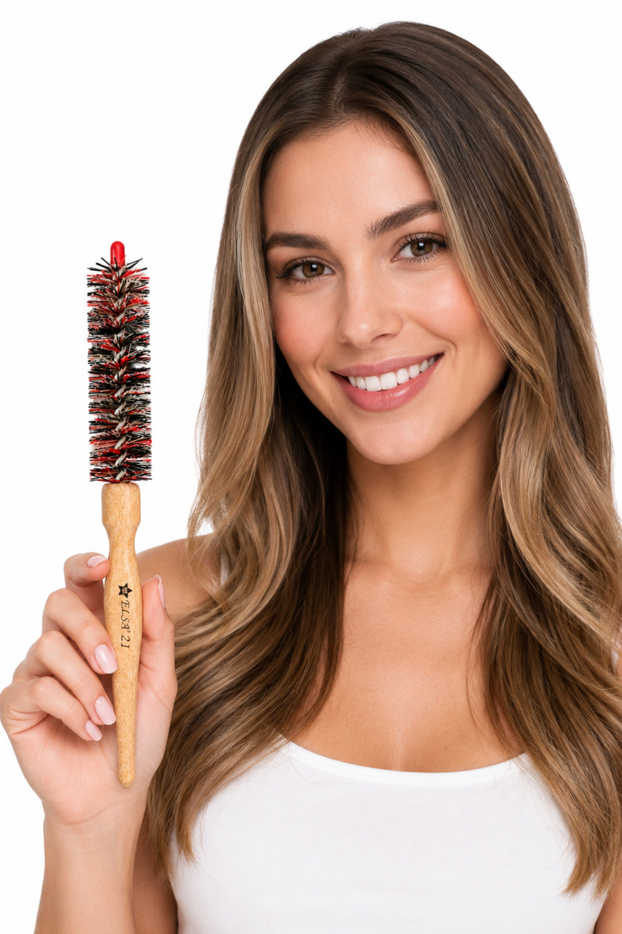 Elsa Professional 21 İnce ahşap saplı fön fırçası elde kullanım görünümü