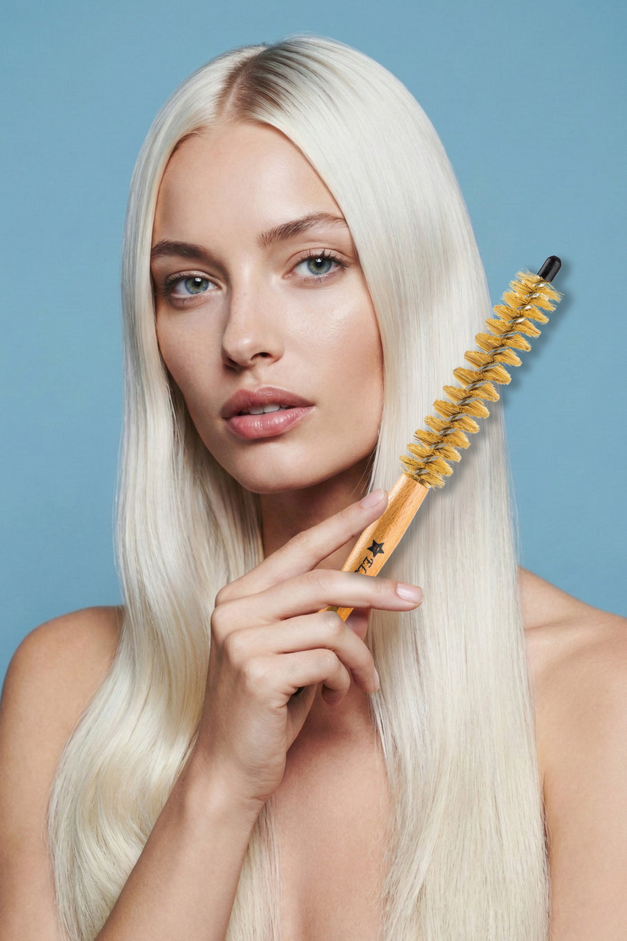 Elsa Professional 10 İnce doğal kıllı fön fırçası ile düz saçta kullanım görünümü