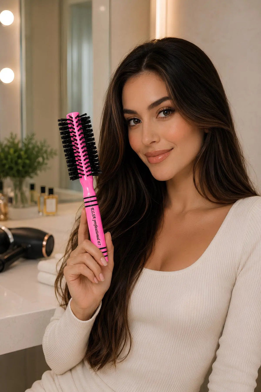 Uzun saçta Elsa Professional 67 Pembe fön fırçası görünümü